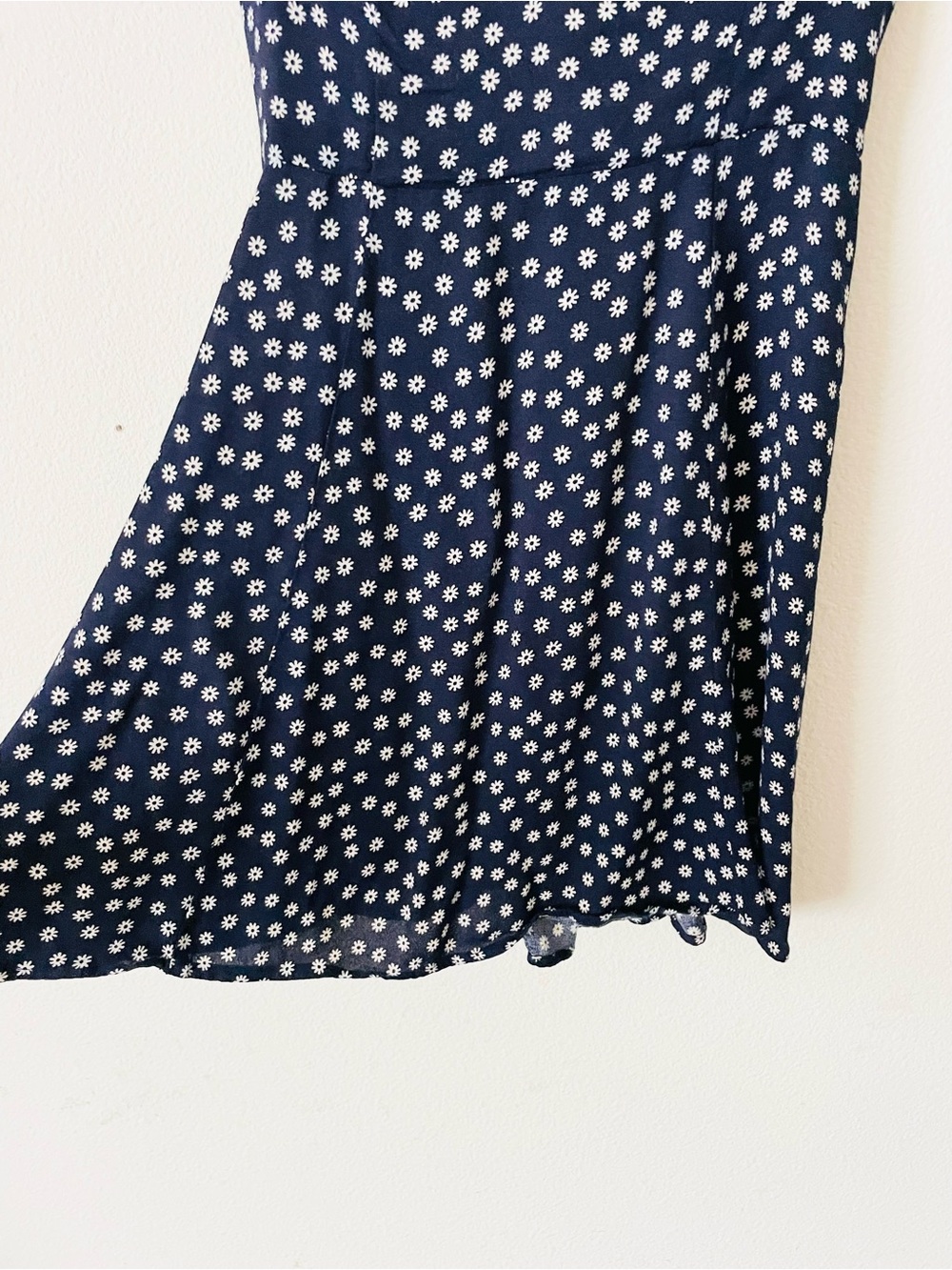 Reformation SIZE 4 Pacey navy white daisy print sweetheart neck mini dress - Picture 5 of 9